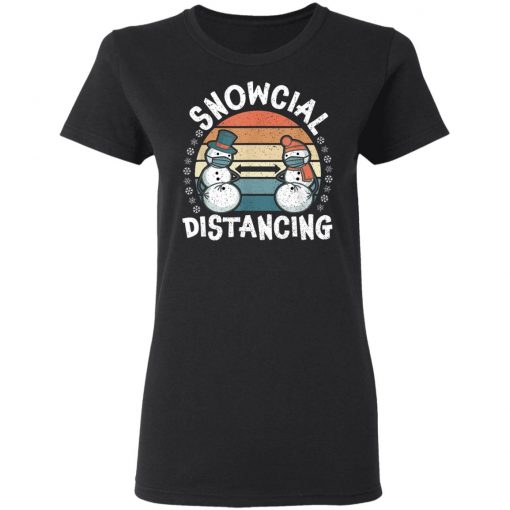 Snowcial Distancing Vintage Christmas 2020 Family Holidays T-Shirt