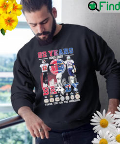 Tampa bay buccaneers and new england Patriots 22 years 2000 2022 Brady thank you for the memories Sweatshirt
