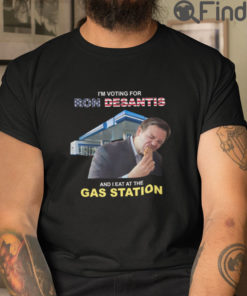 Im Voting For Ron Desantis And I Eat At The Gas Station T Shirt
