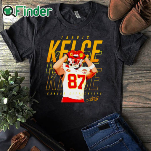 black T shirt Travis Kelce Kansas City Chiefs heart signature shirt